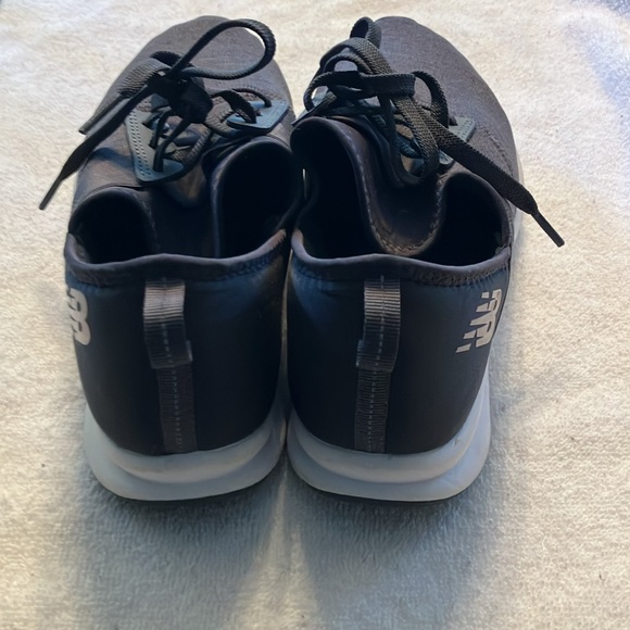 Like new Brooks shoes - Picture 3 of 4